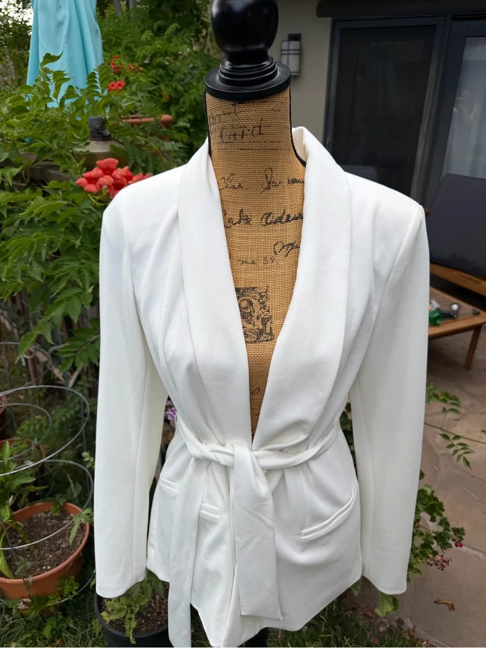 NWOT White House Black Market Slip-On Blazer in Ecru Size 12 - Picture 3 of 16